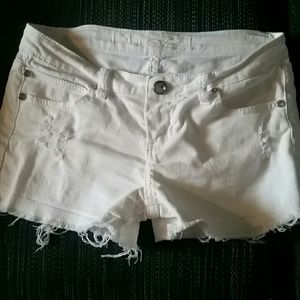 Rue21 White Denim Shorts (Size 3/4)